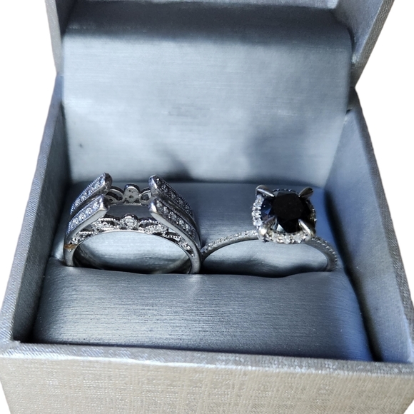 Authentic Zales 14kt White Gold and black/white diamond ringsm Set. Size 10.5/11 - Picture 3 of 5